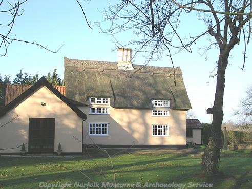 Locks Pyghtle, Mill Road, a 17th century timber framed house with a thatched roof.