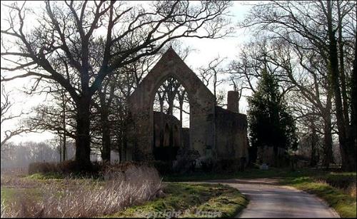 Photograph of ruined St Mary's Church, Tivetshall St Mary. Photograph from www.norfolkchurches.co.uk
